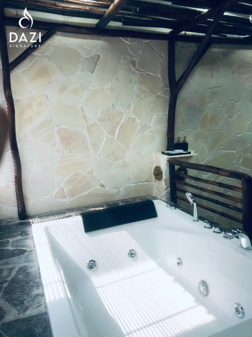 Amazon Room - view 3