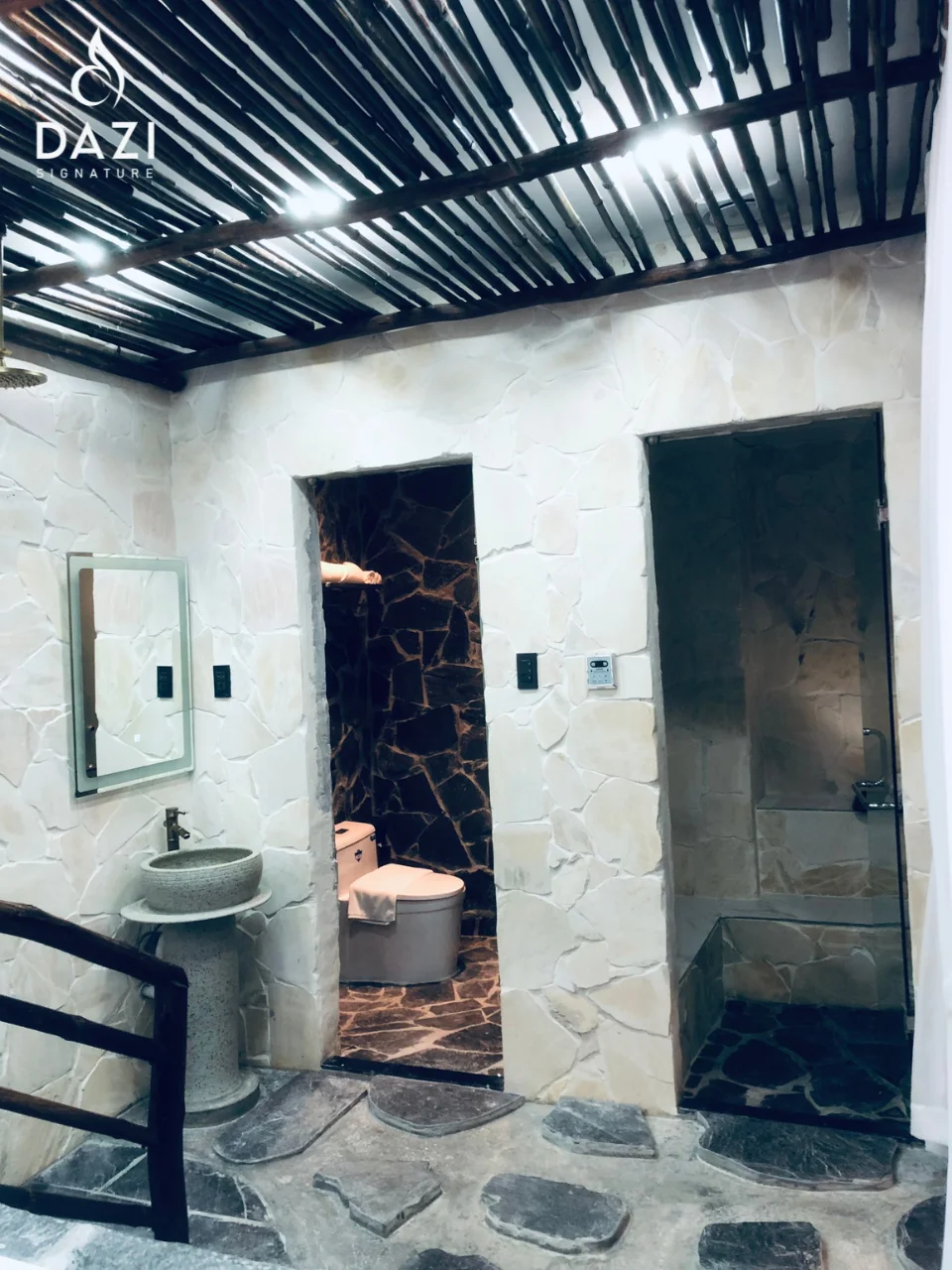 Amazon Room - view 4