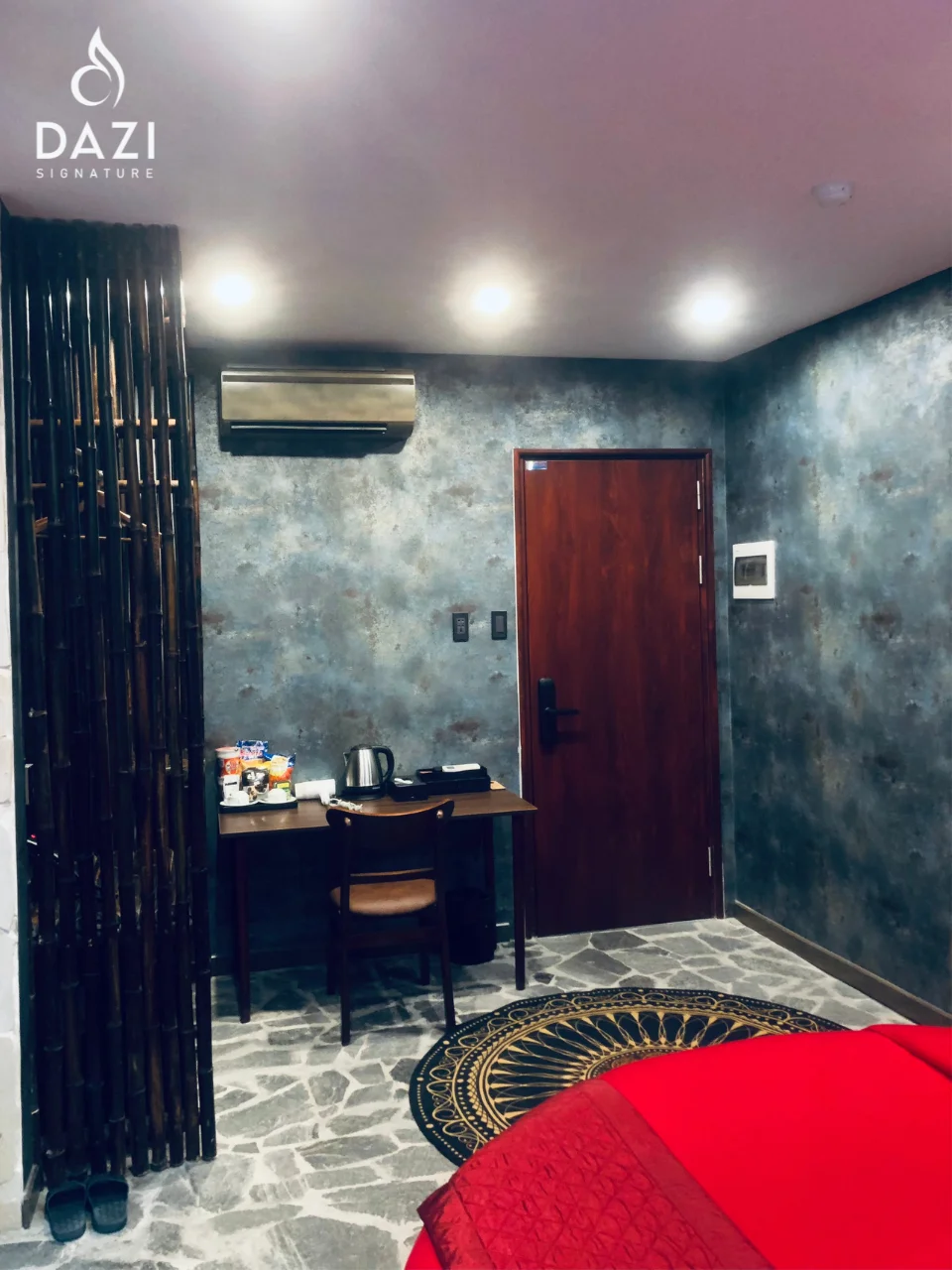 Amazon Room - view 5