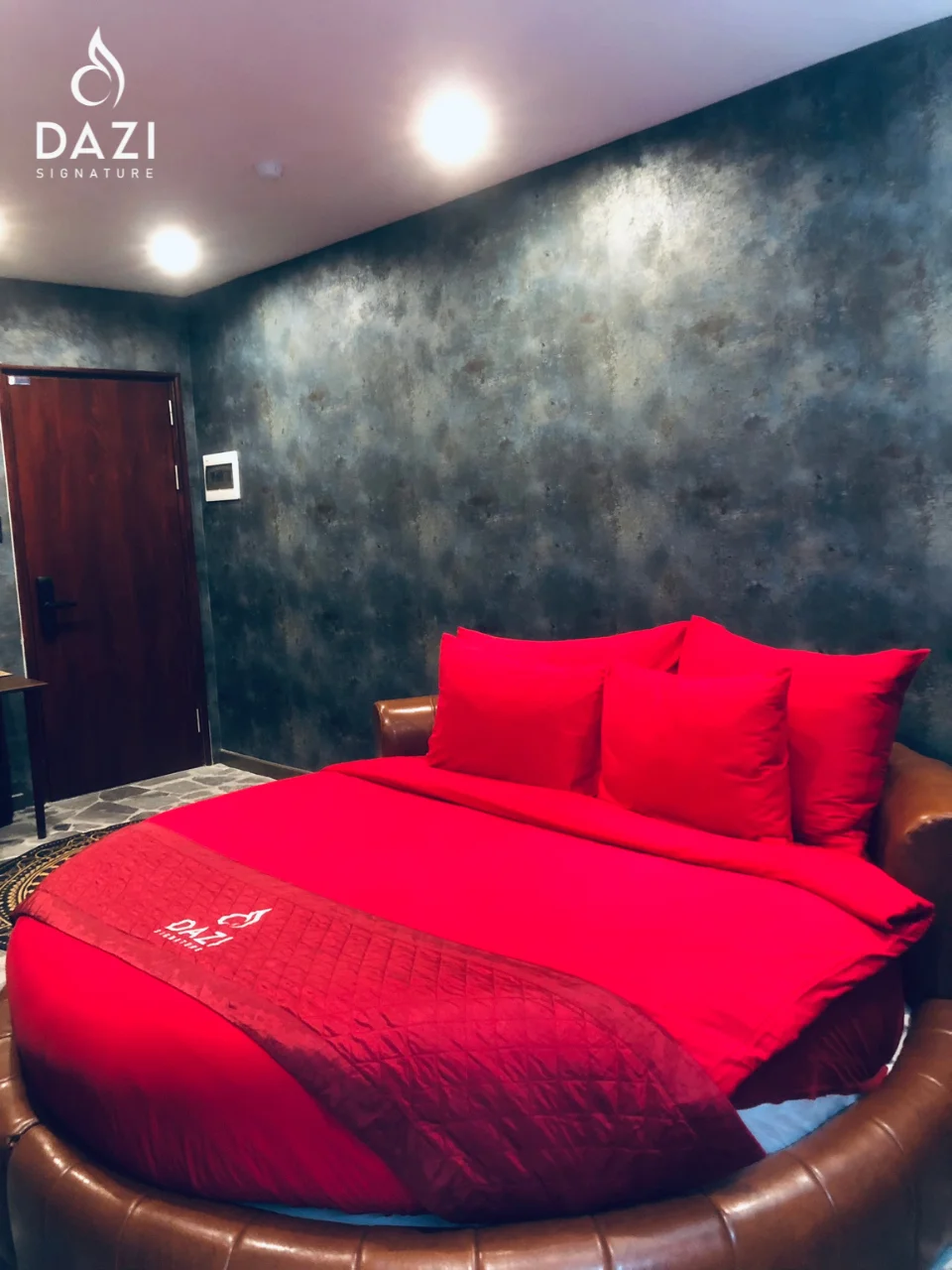 Amazon Room - view 6