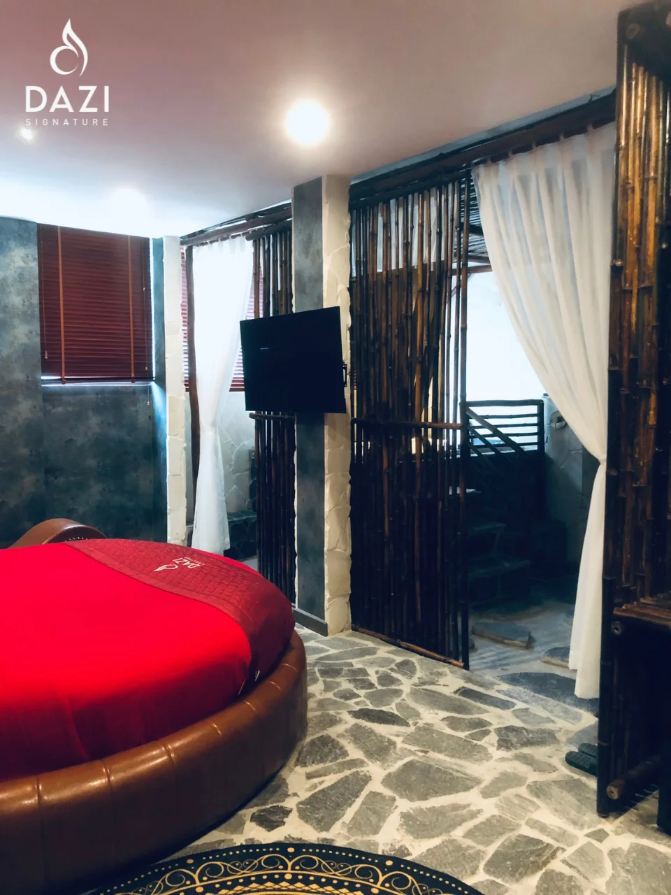 Amazon Room - view 7