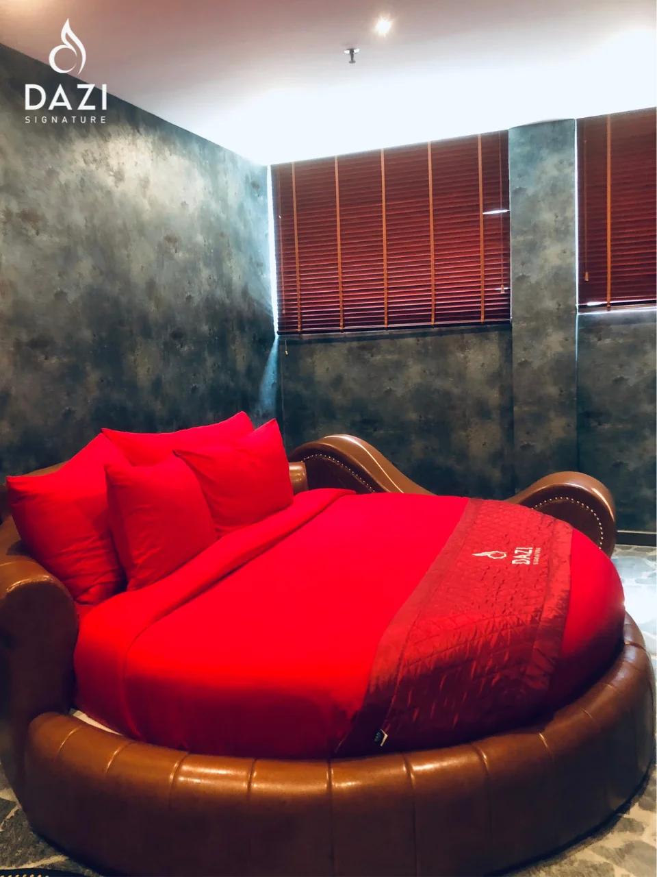 Amazon Room - view 8