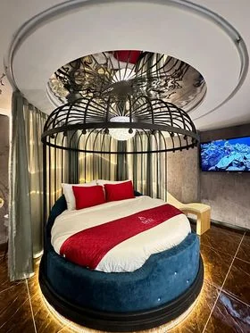 Birdcage Room - view 3