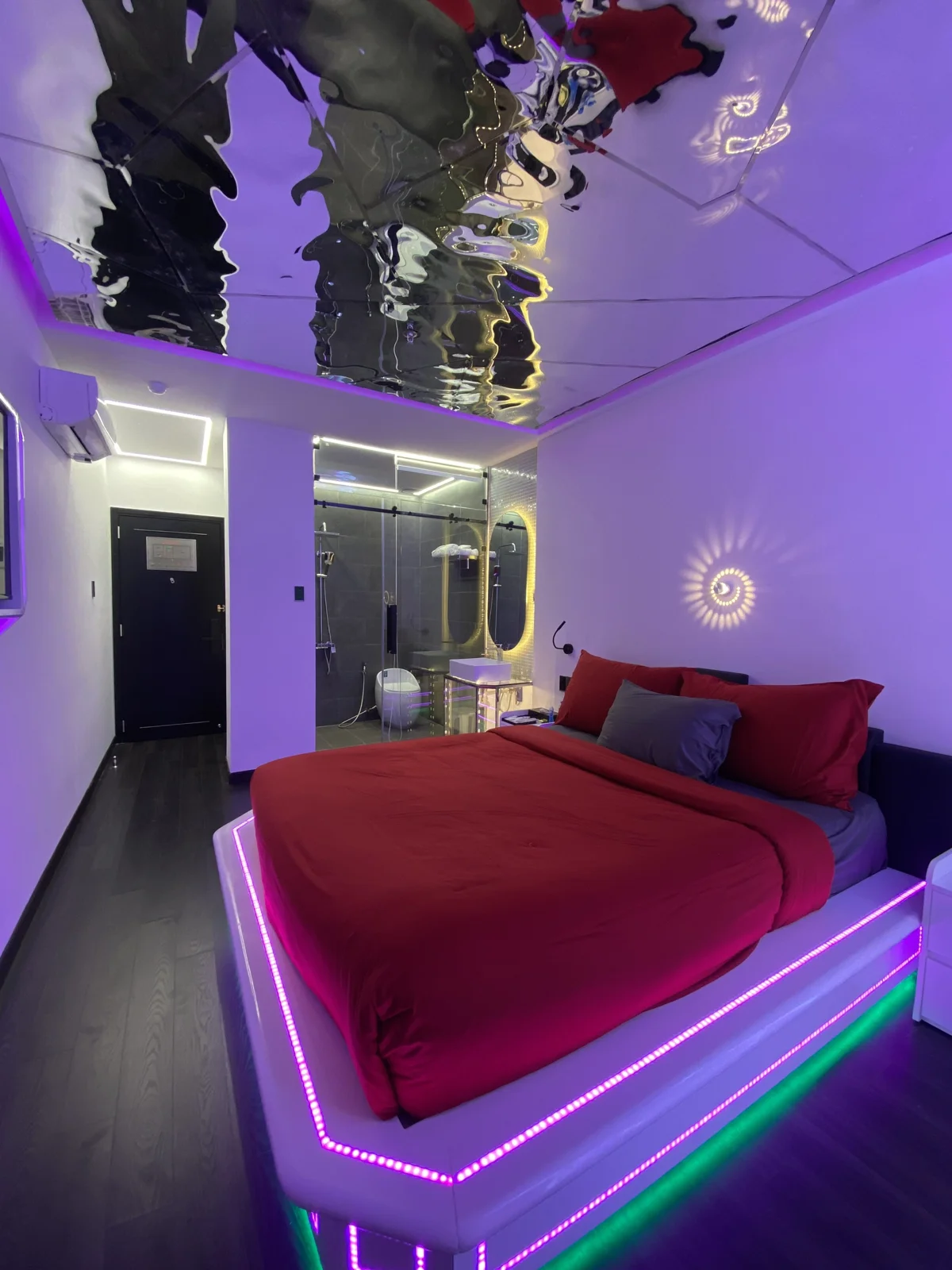 Galaxy Room - view 6
