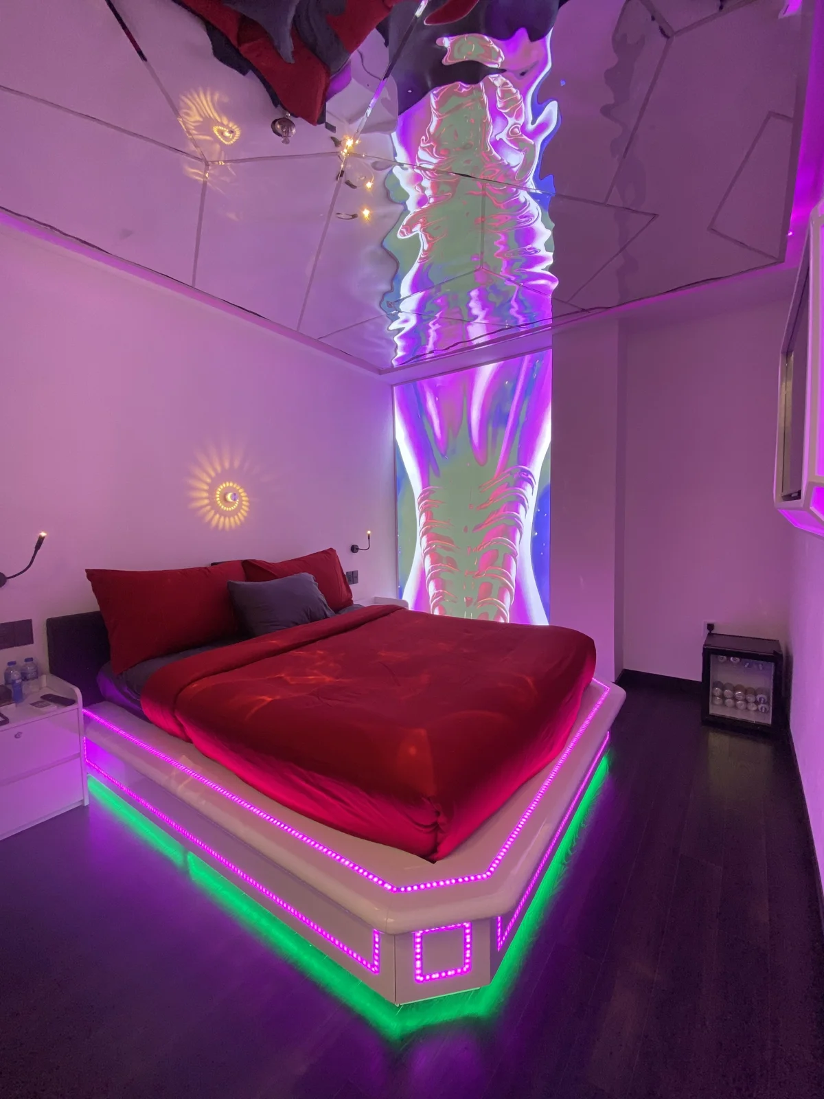 Galaxy Room - view 8