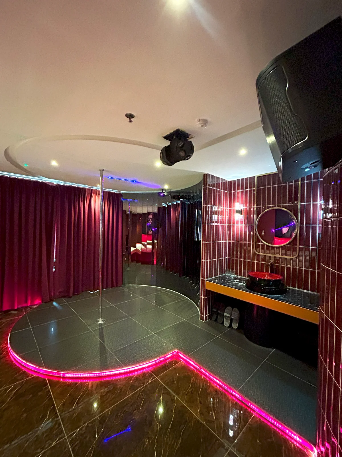 Pole Dance Room - view 5